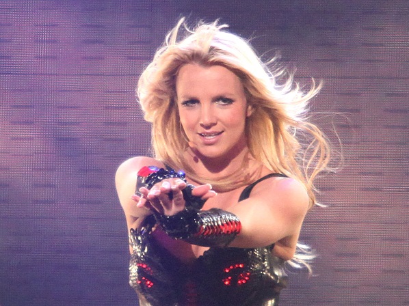 16 famosos que viven con alergias - 10. Britney Spears: alergia al nylon